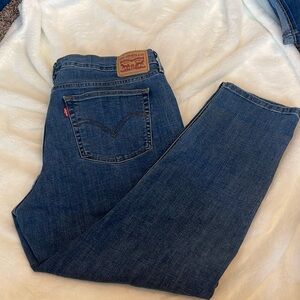 Levi’s medium wash boyfriend jeans sizes 33